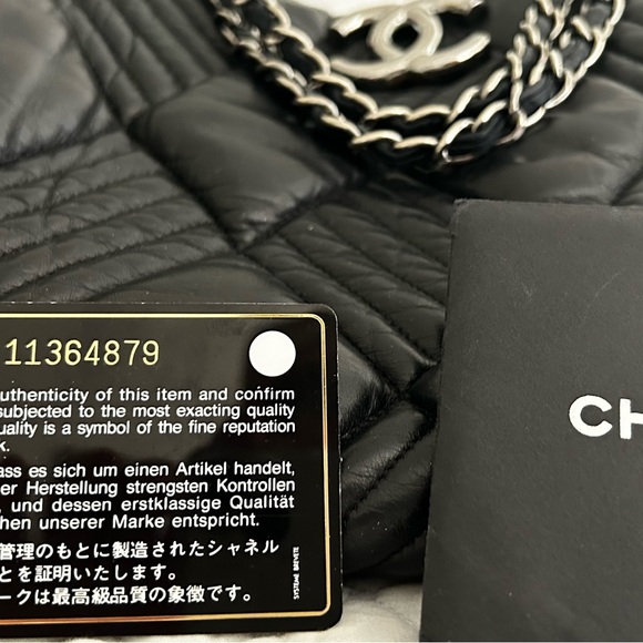 Authentic CHANEL Shoulder Bag with Silver Hardware in Excellent Condition! - Picture 7 of 11